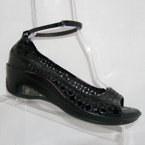 J-41 Shoes - J-41 Adventure On 'Cosmos' perforated wedge 10M